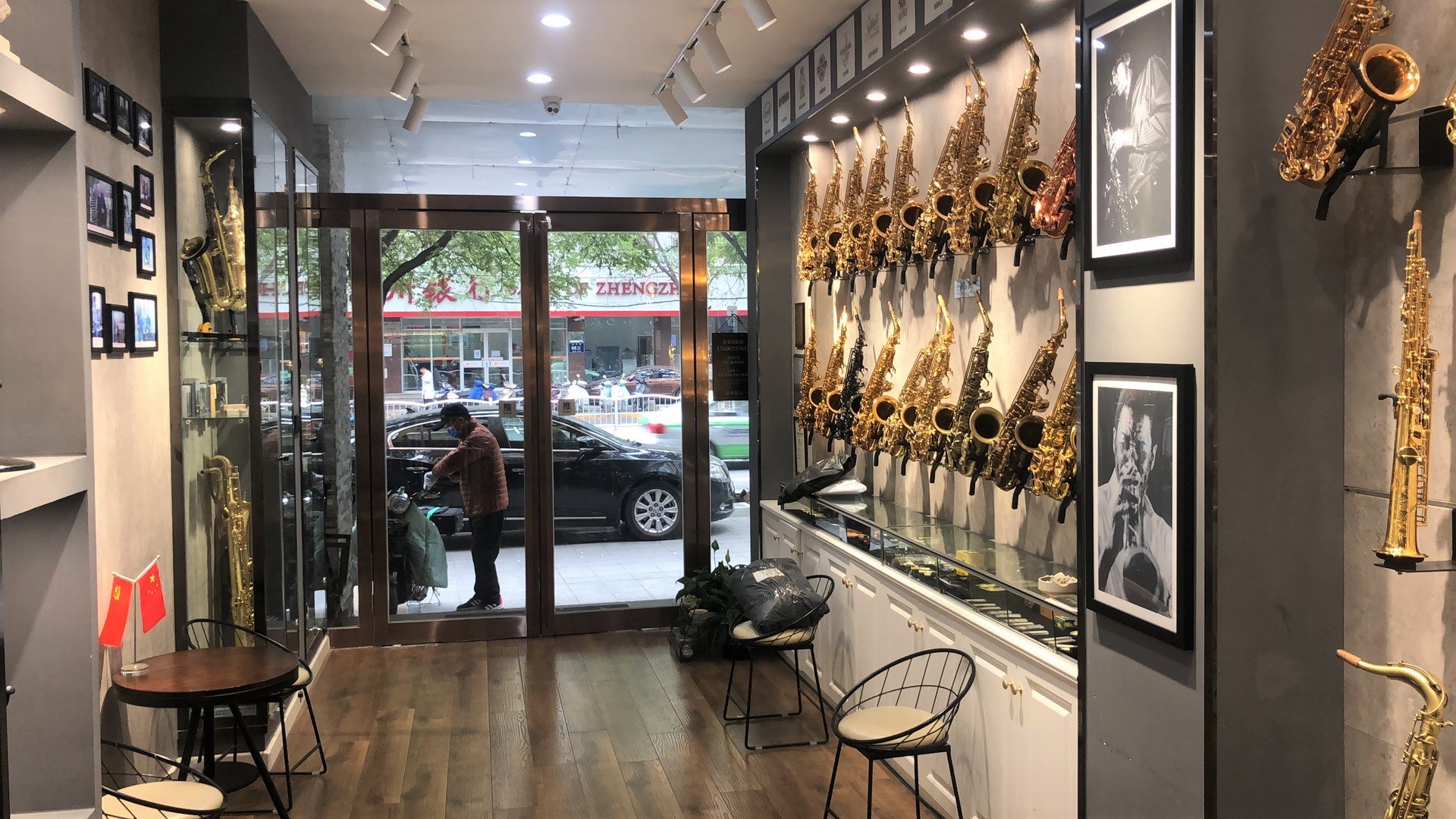 薩克斯專(zhuān)賣(mài)店